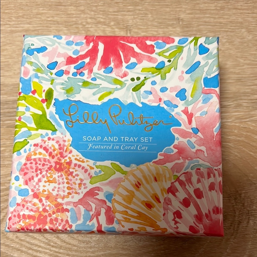 Lilly Pulitzer Soap and Tray Set in print Coral Cay NWT in package